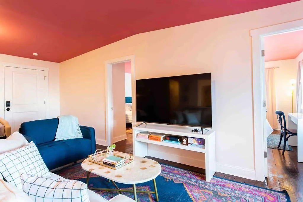 Blush And Bashful Germantown Two Bedroom Apartment Louisville 0*,